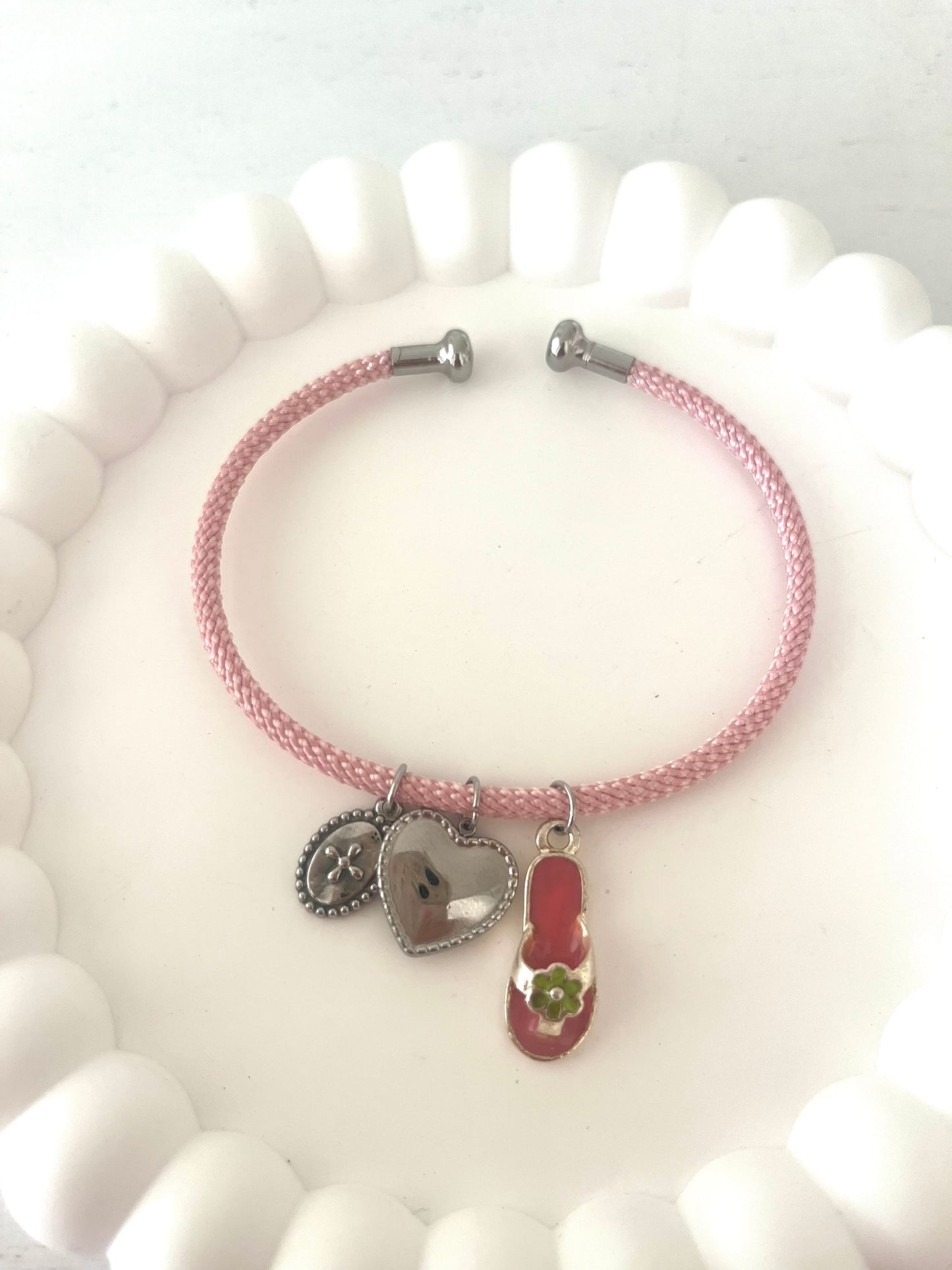 Bangle armband roze met slippertje - zilver