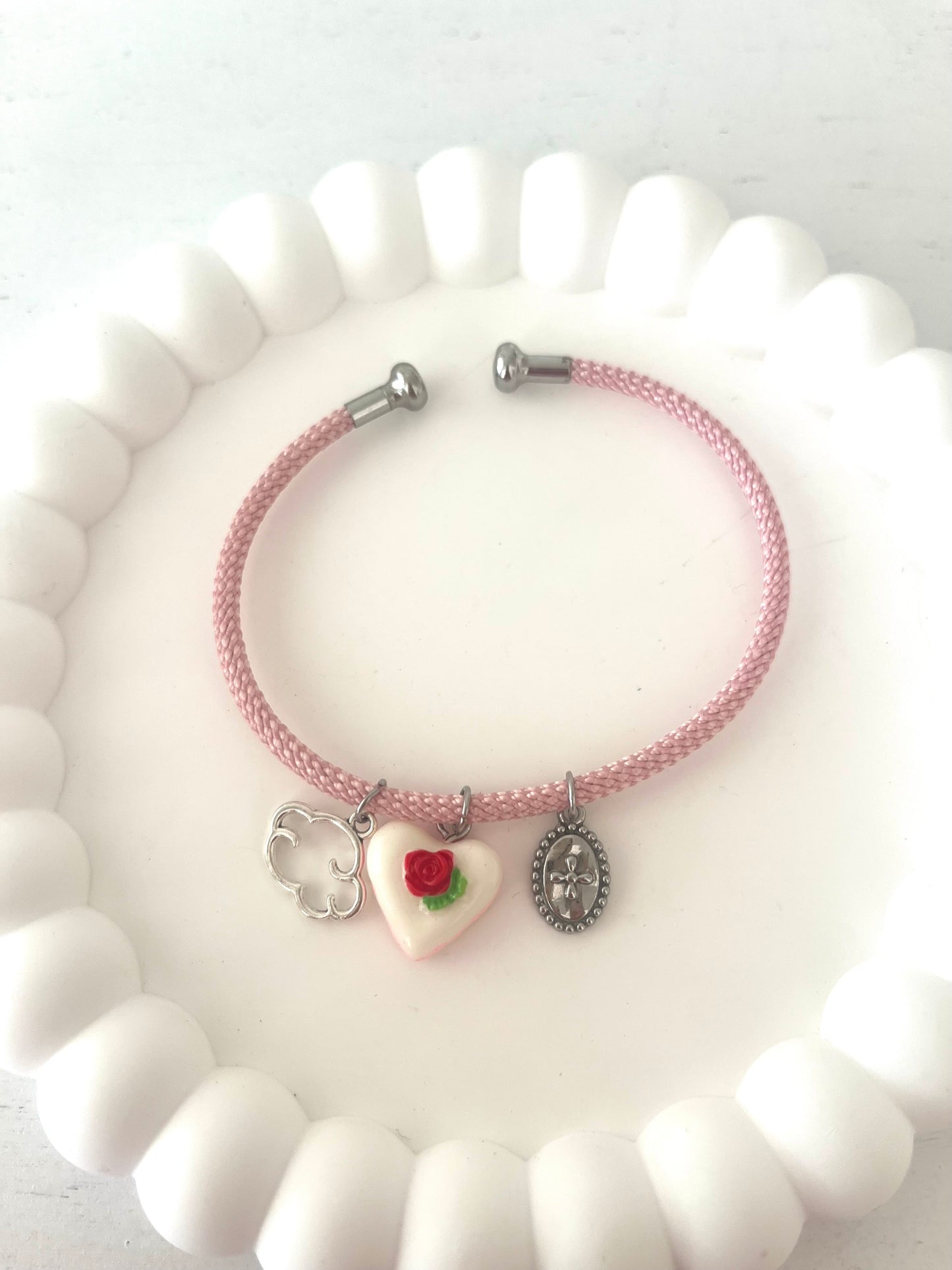 Bangle armband roze met hartje - zilver