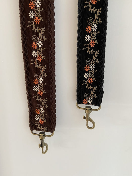 Telefoonstrap bruin met bloemetjes