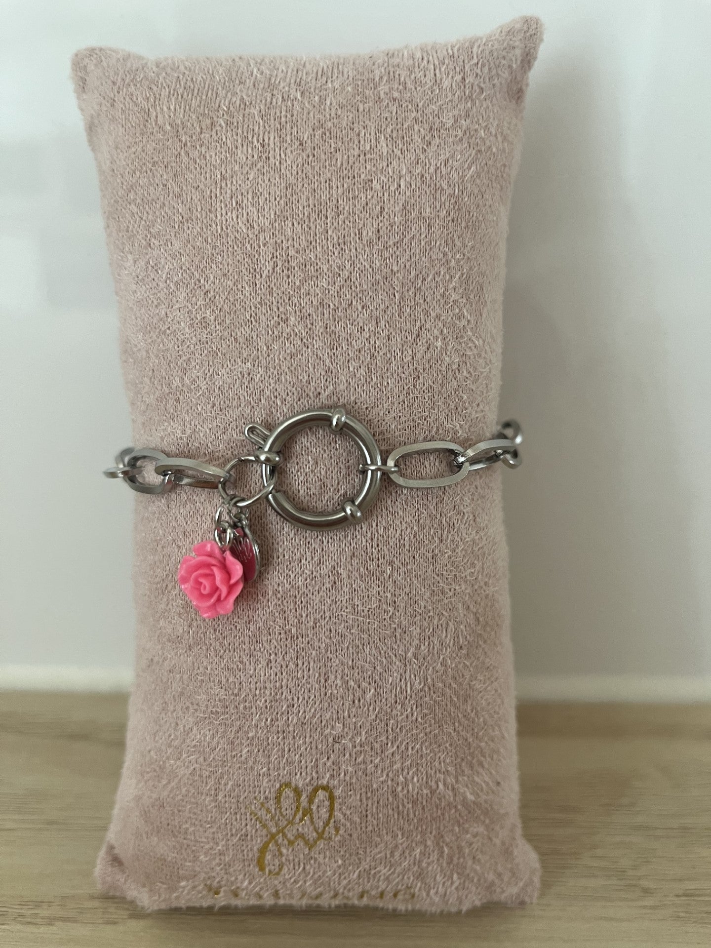 Schakelarmband met roze roosje - zilver